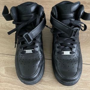Nike Air Force 1 Mid ‘07 Women’s Shoe Black size 8